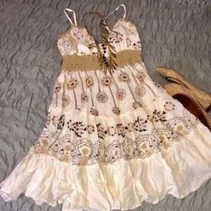 Beautiful boho dress and necklace 😍